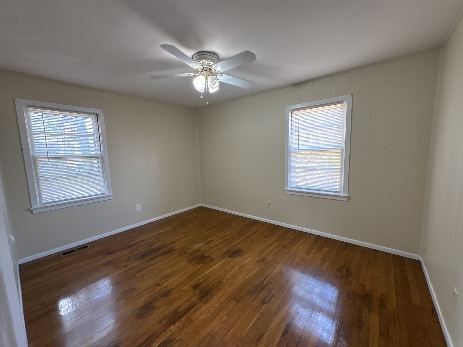 Cozy Ranch Home in Conevniengt Manchester Location... property image