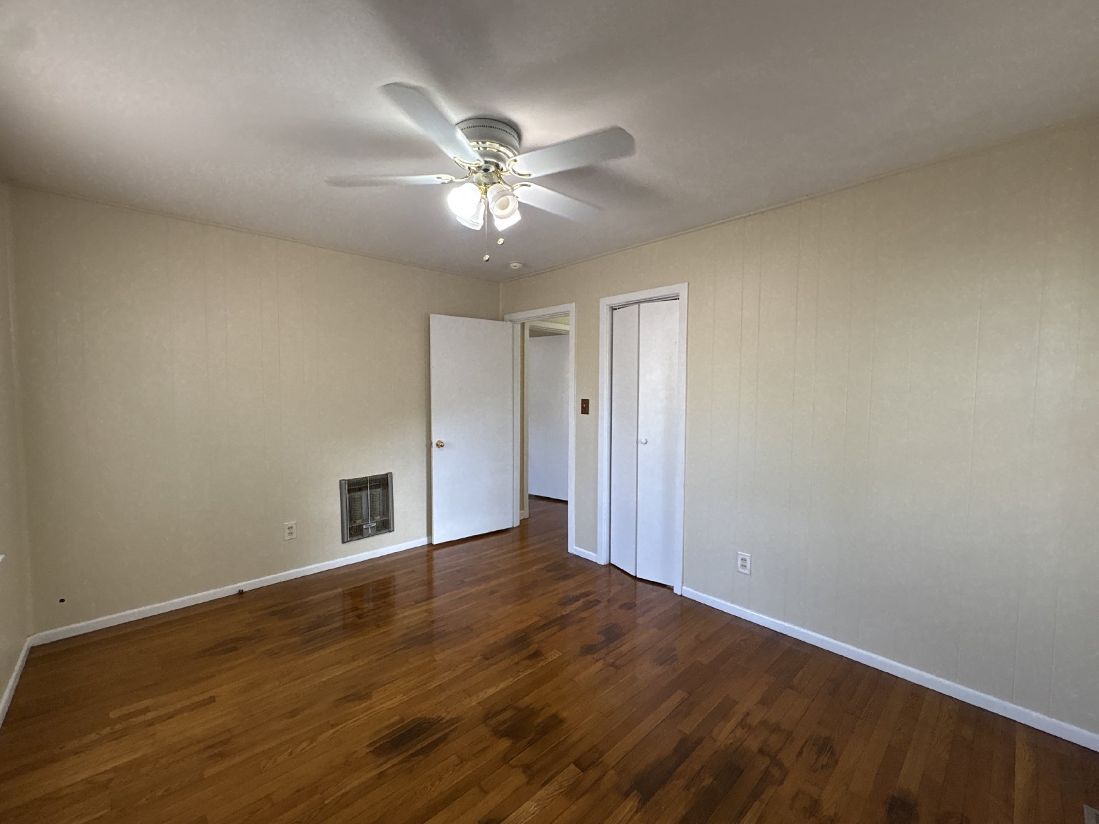 Cozy Ranch Home in Conevniengt Manchester Location... property image