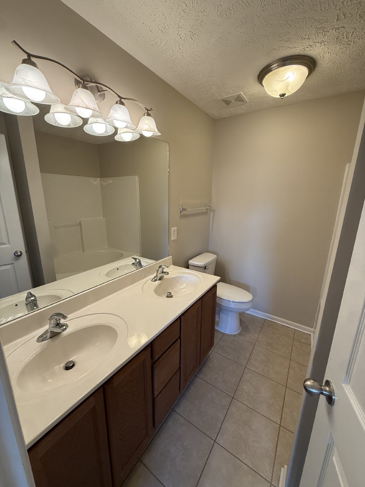 Freshly Updated 3-Bedroom Home with Fenced Backyard – NO CARPET! property image
