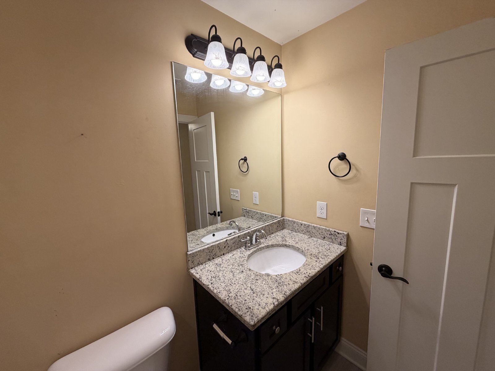 Beautiful 3 Bed 2 Bath Townhome in Generals Run property image