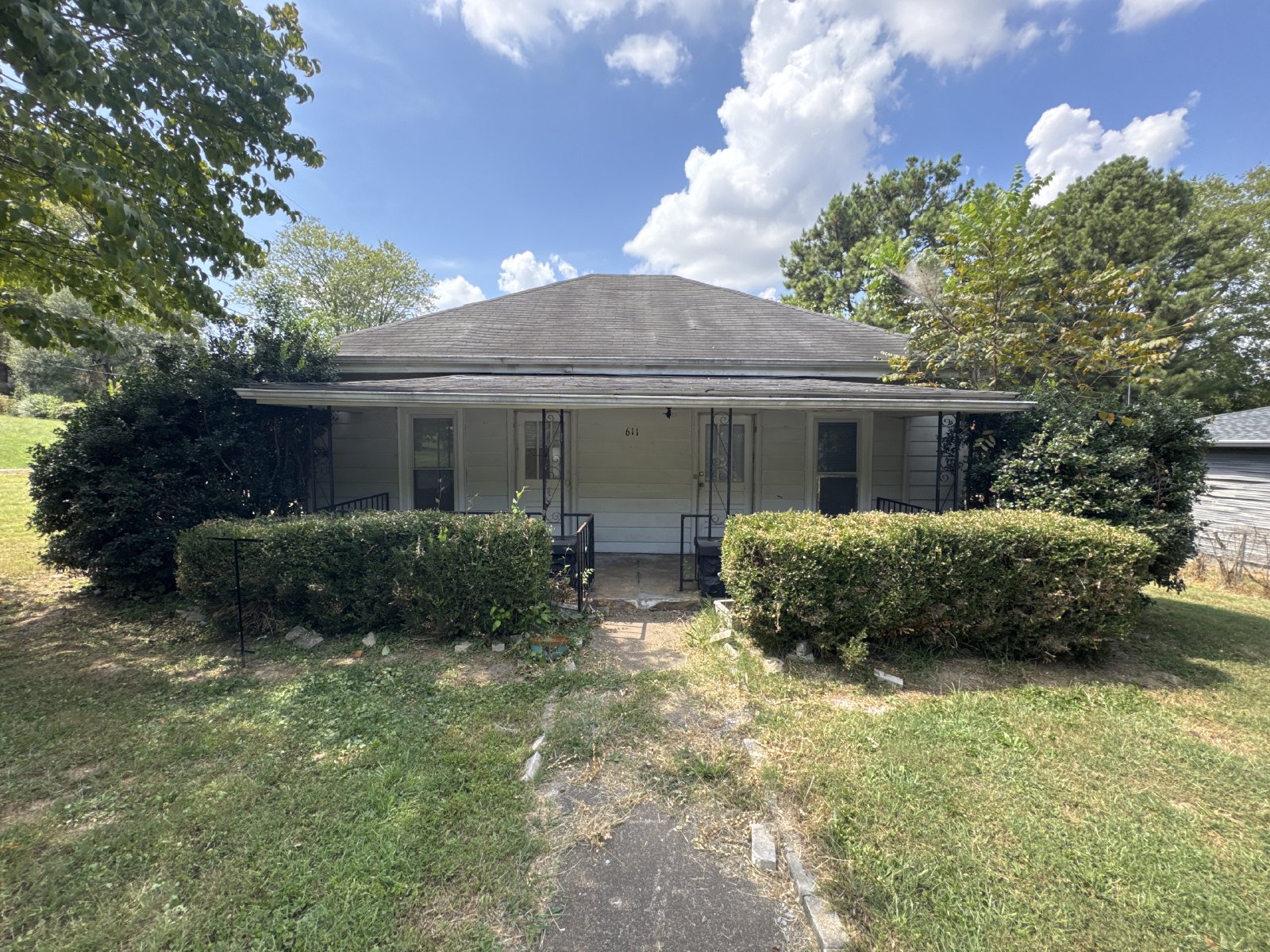 Charming 3-Bedroom Home on a Large Corner Lot in Springfield! property image
