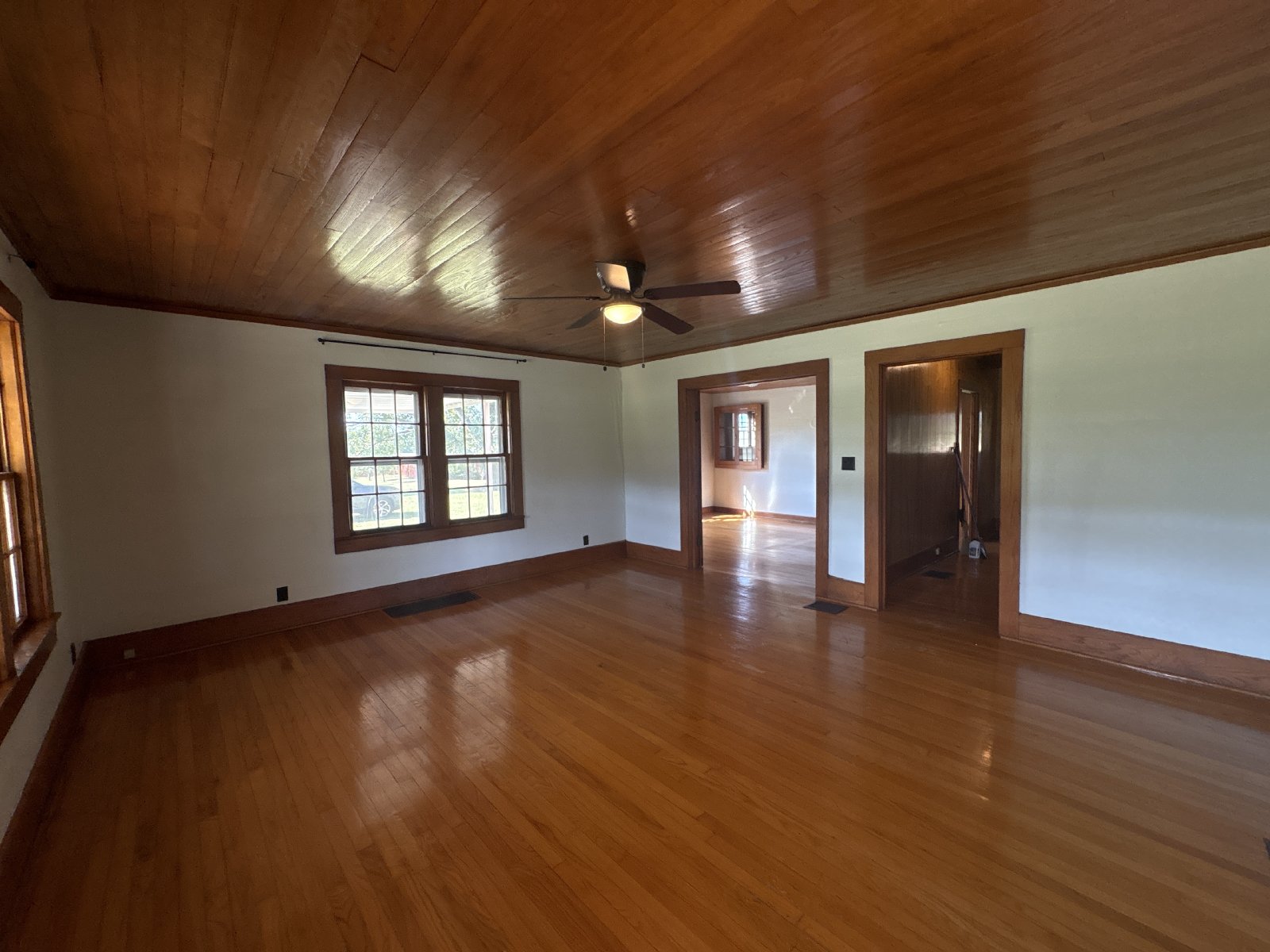 Country Farmhouse with Beautiful Mountain Vuews! property image