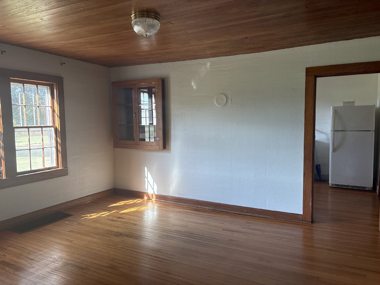 Country Farmhouse with Beautiful Mountain Vuews! property image
