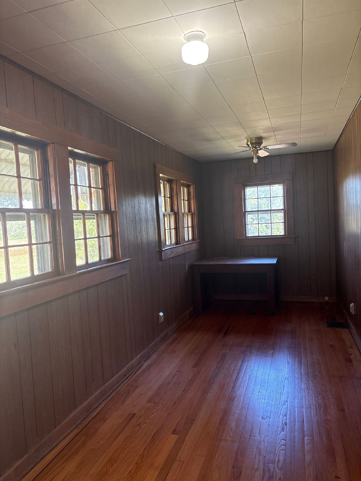 Country Farmhouse with Beautiful Mountain Vuews! property image