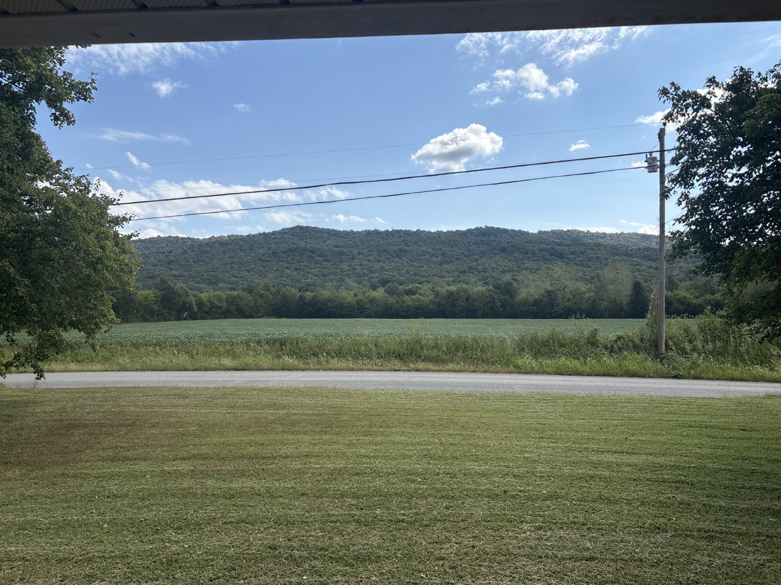 Country Farmhouse with Beautiful Mountain Vuews! property image