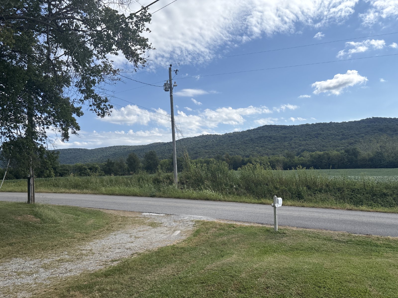 Country Farmhouse with Beautiful Mountain Vuews! property image