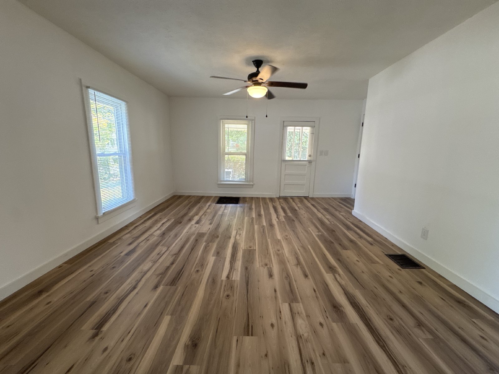 Charming 3-Bedroom Home on a Large Corner Lot in Springfield! property image