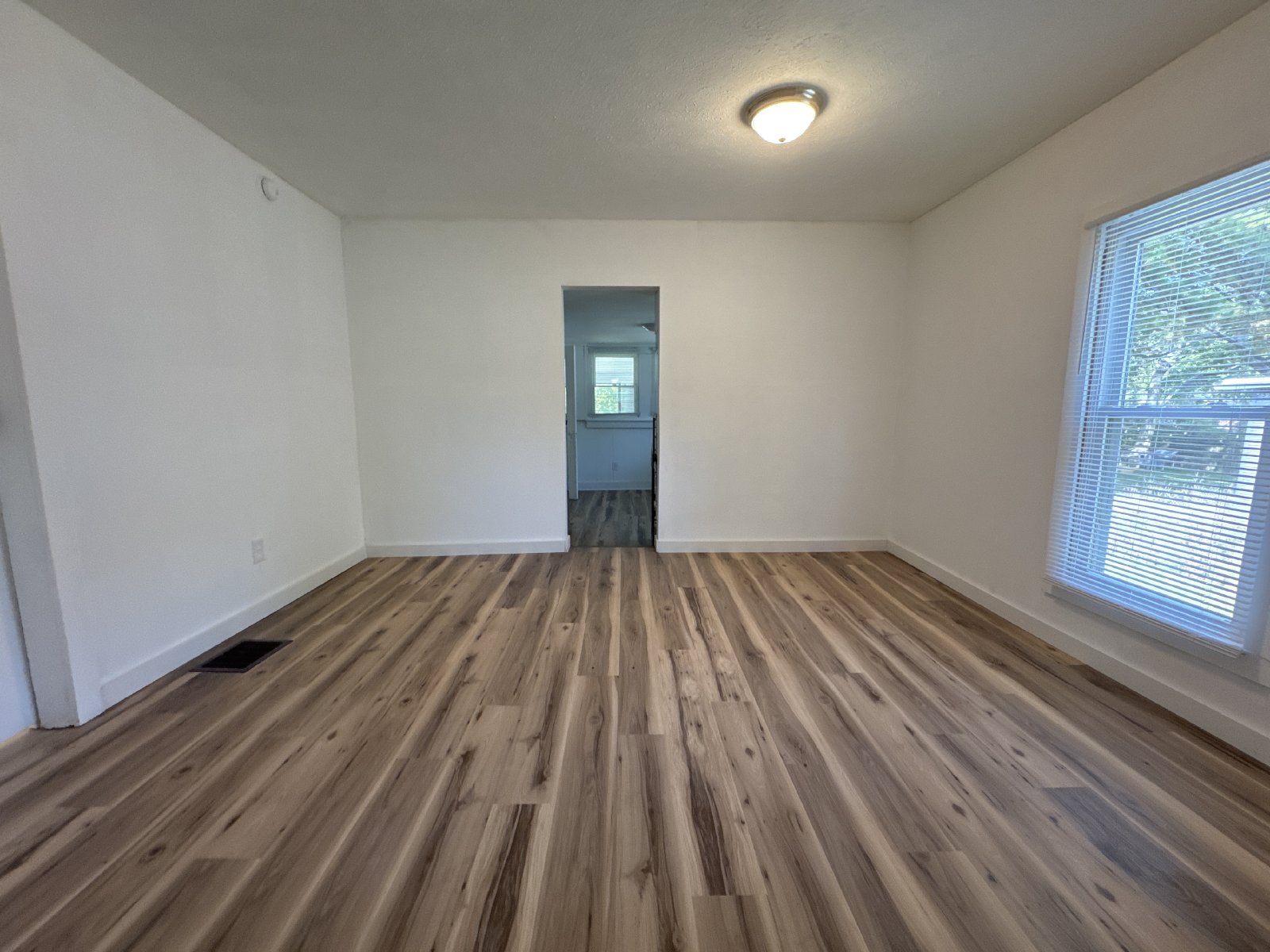 Charming 3-Bedroom Home on a Large Corner Lot in Springfield! property image