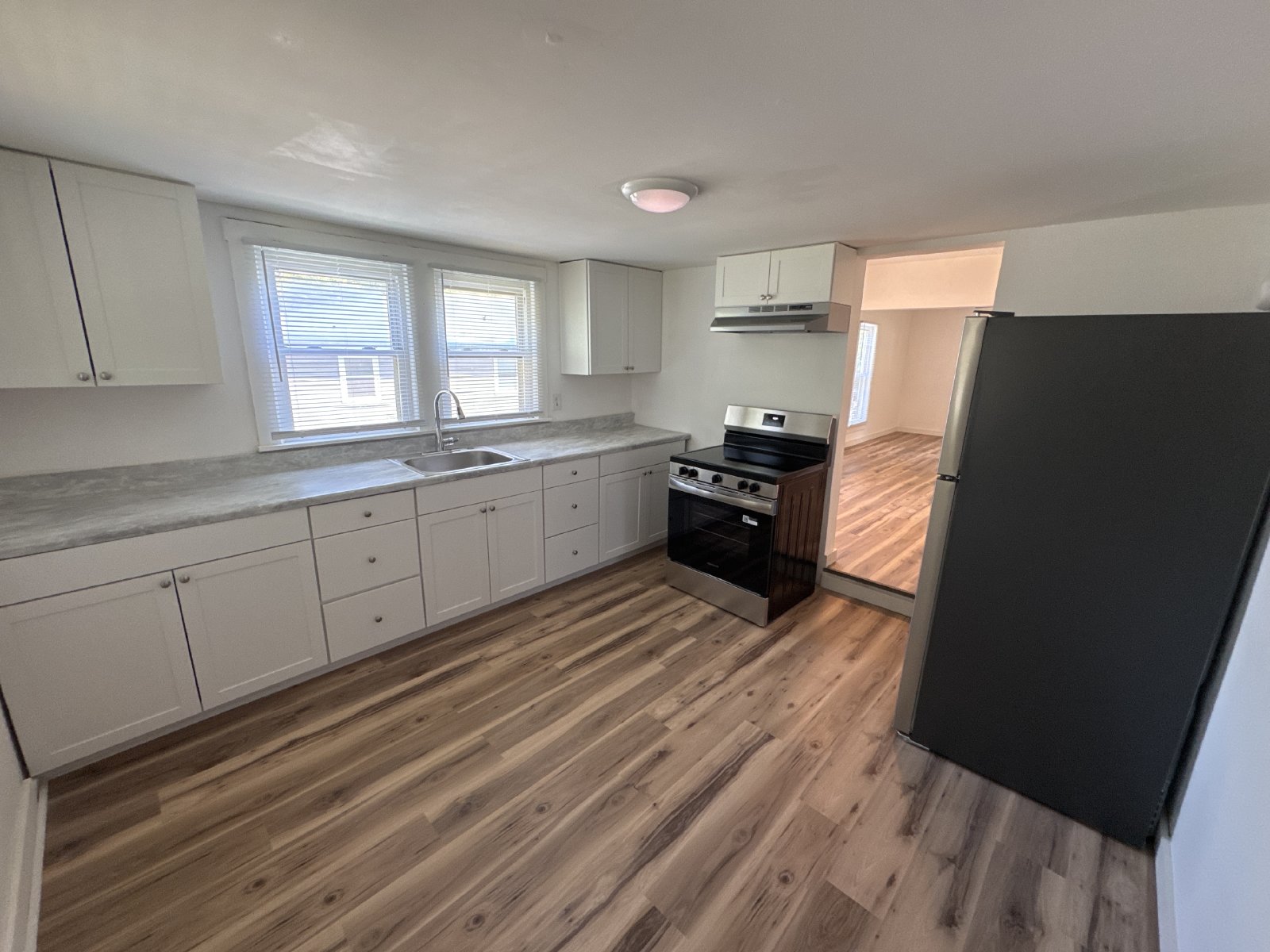 Charming 3-Bedroom Home on a Large Corner Lot in Springfield! property image