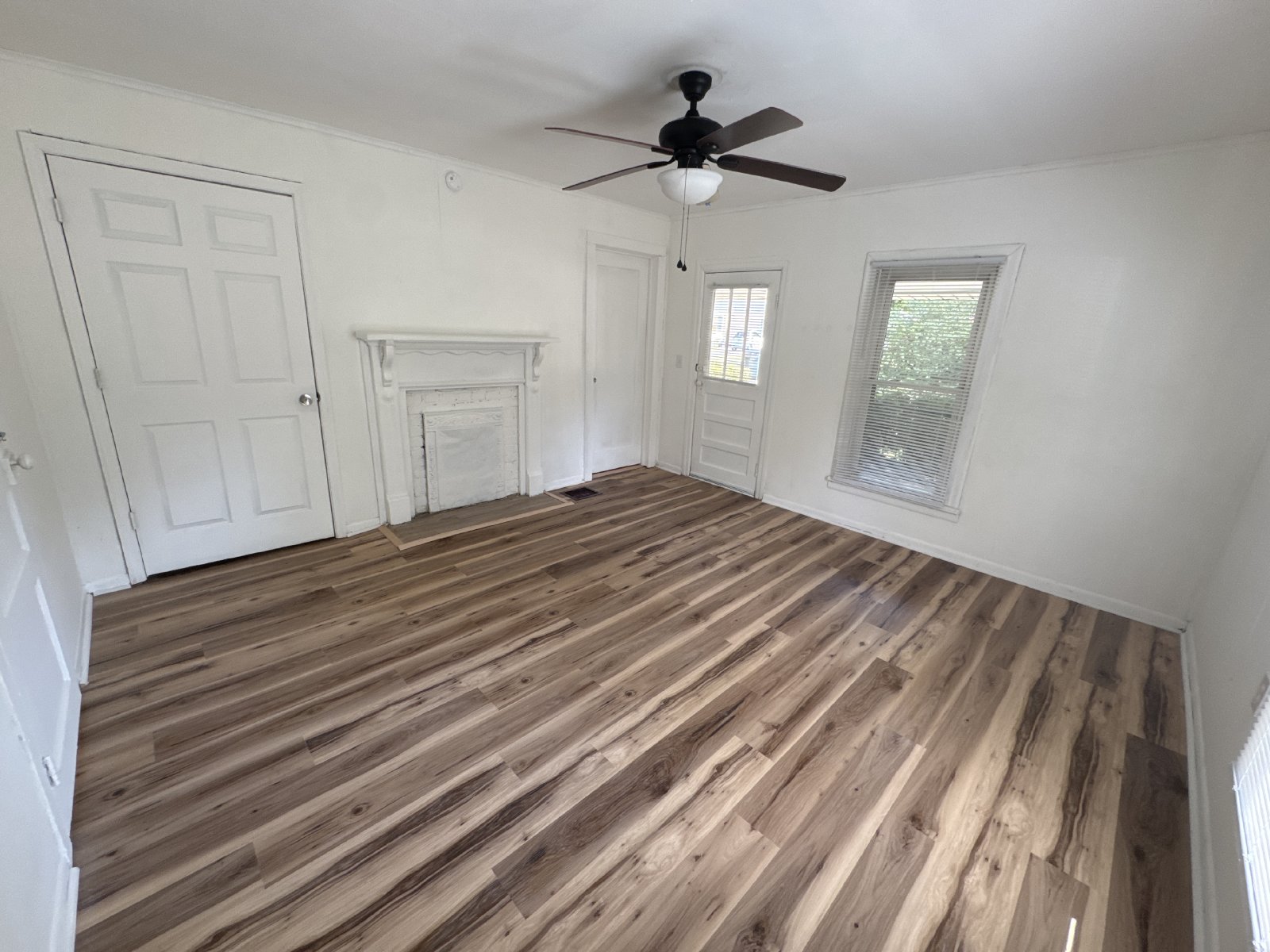 Charming 3-Bedroom Home on a Large Corner Lot in Springfield! property image