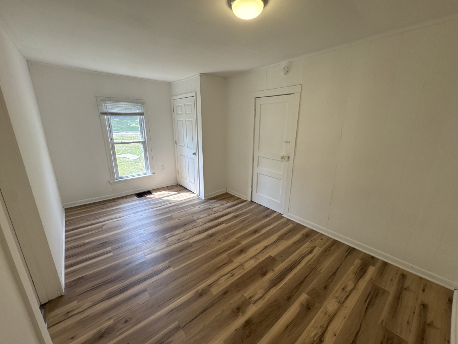 Charming 3-Bedroom Home on a Large Corner Lot in Springfield! property image