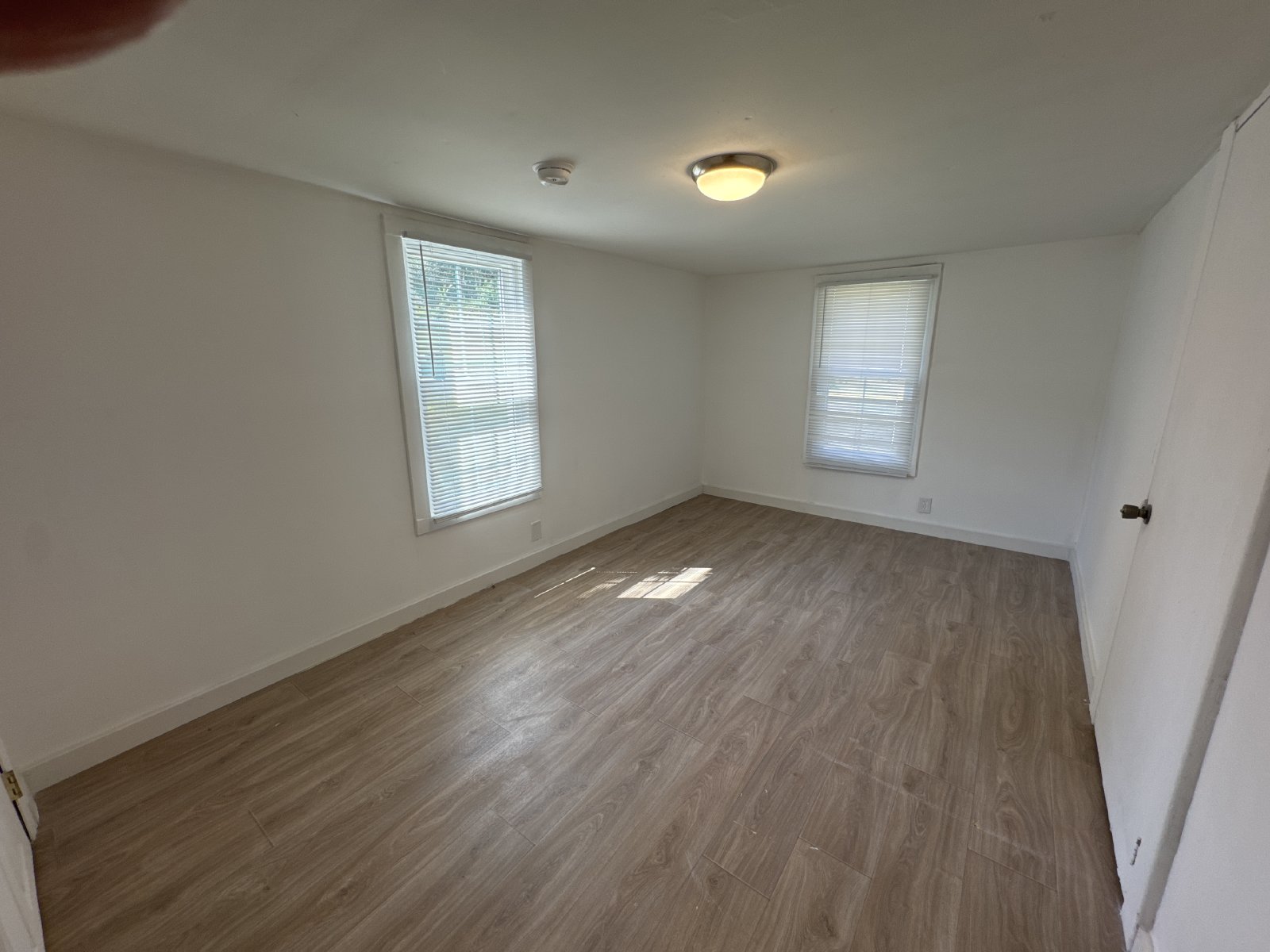 Charming 3-Bedroom Home on a Large Corner Lot in Springfield! property image