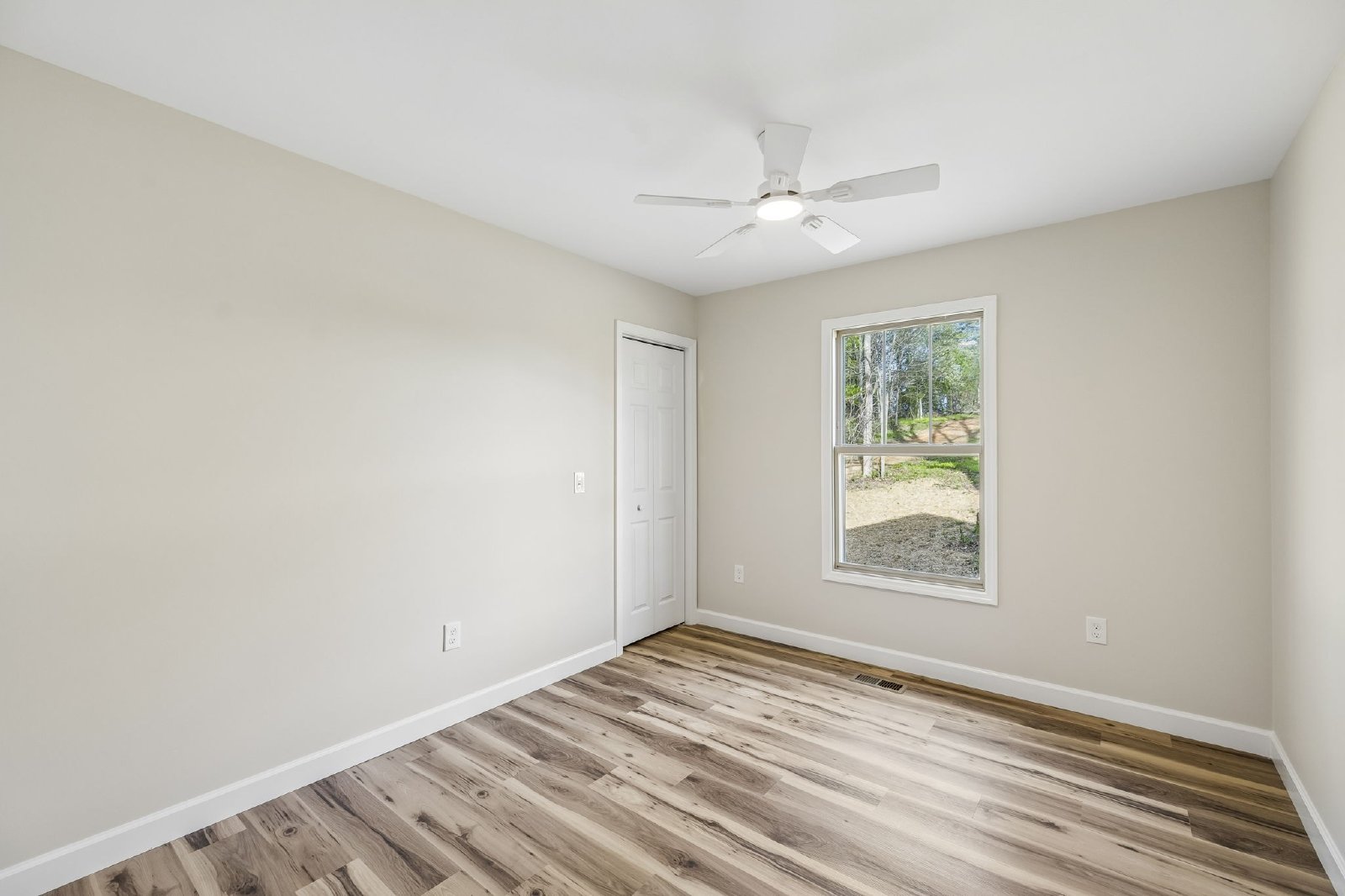 Beautiful BRAND NEW Custom Built Home on 1 Acre Lot! property image