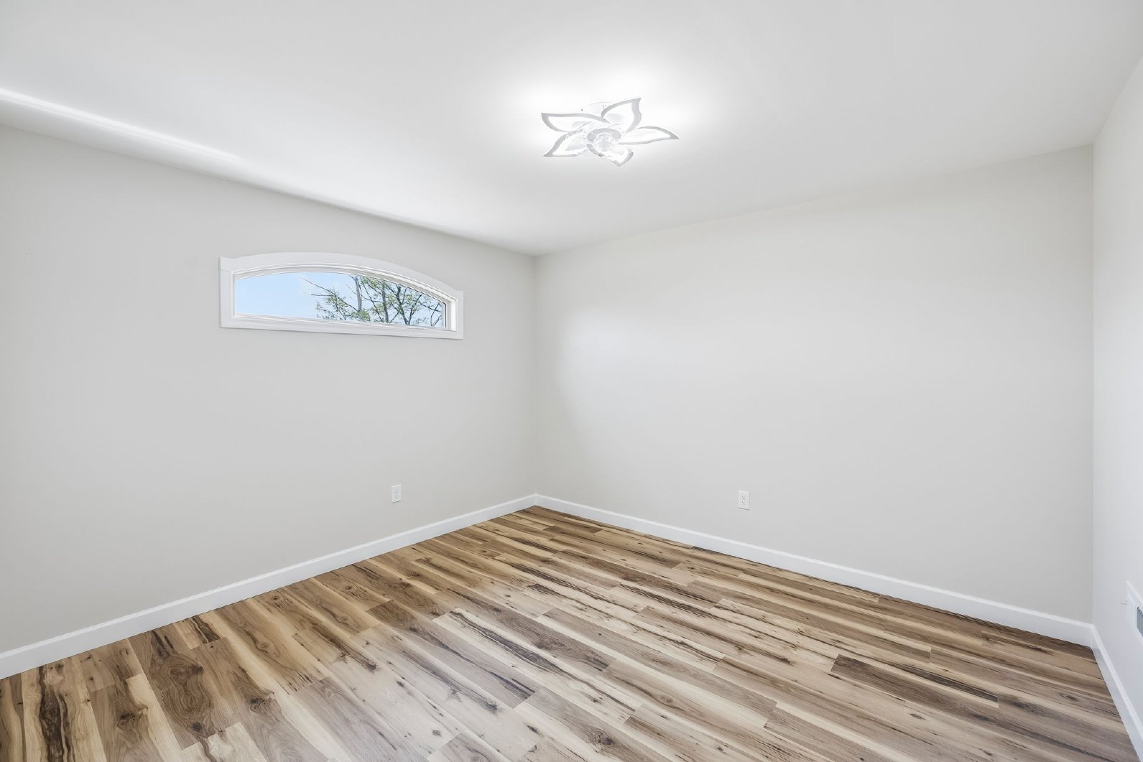 Beautiful BRAND NEW Custom Built Home on 1 Acre Lot! property image