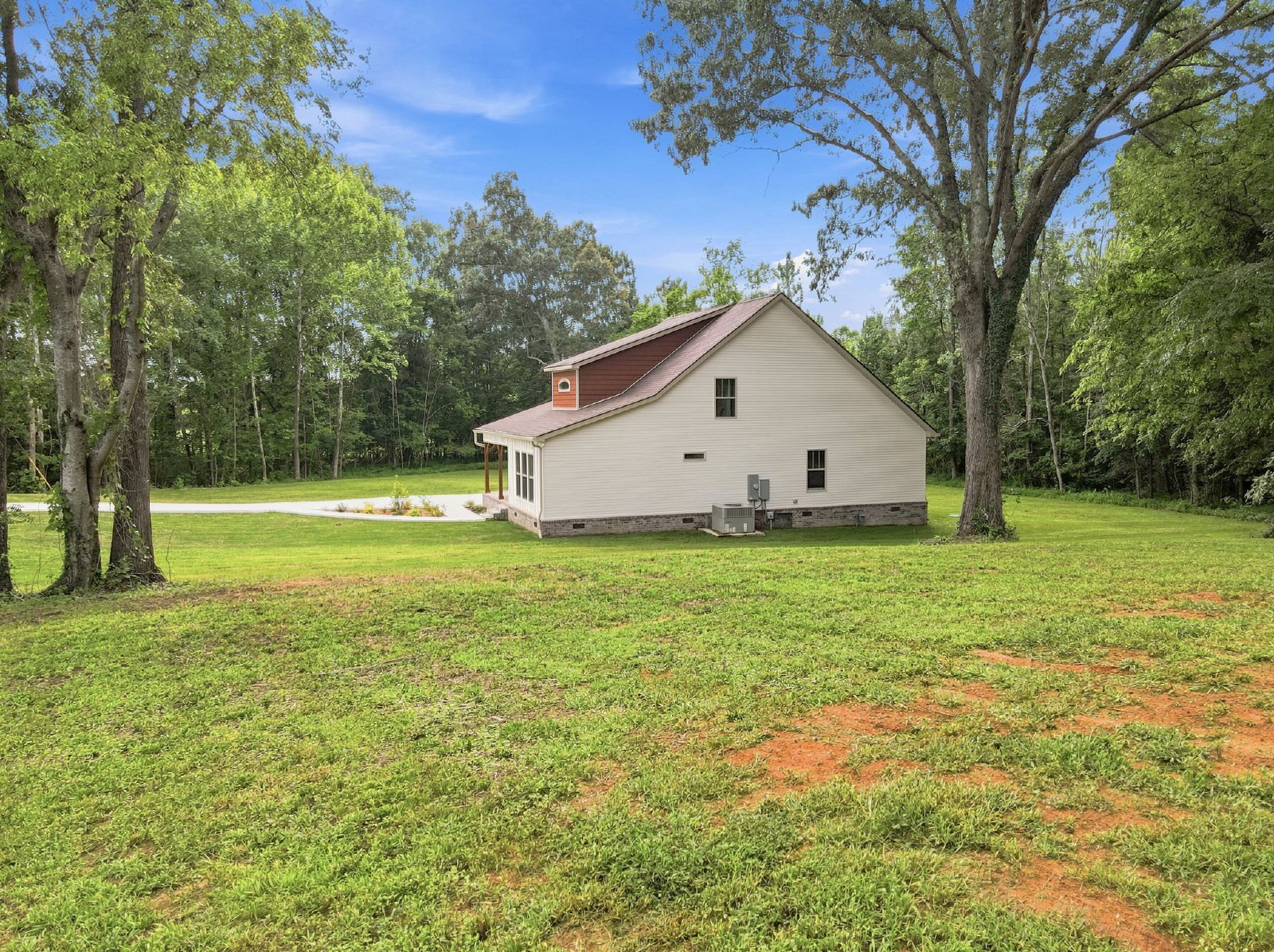Beautiful BRAND NEW Custom Built Home on 1 Acre Lot! property image