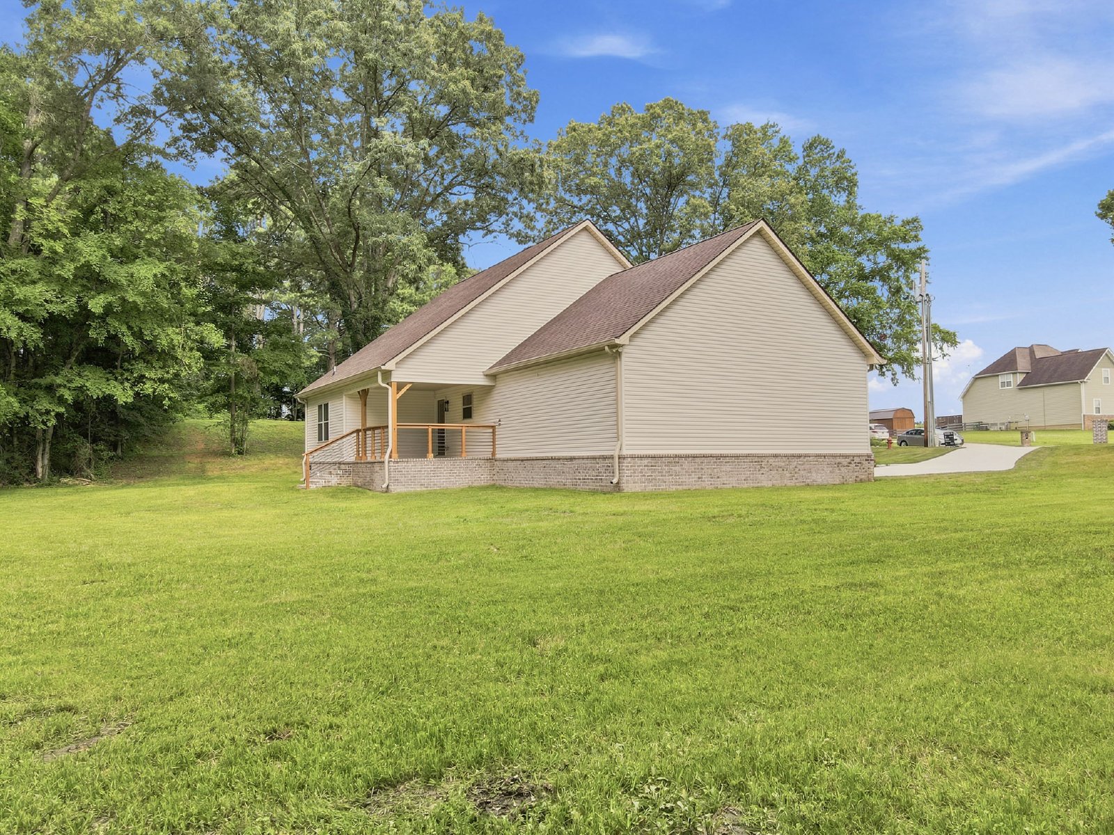 Beautiful BRAND NEW Custom Built Home on 1 Acre Lot! property image