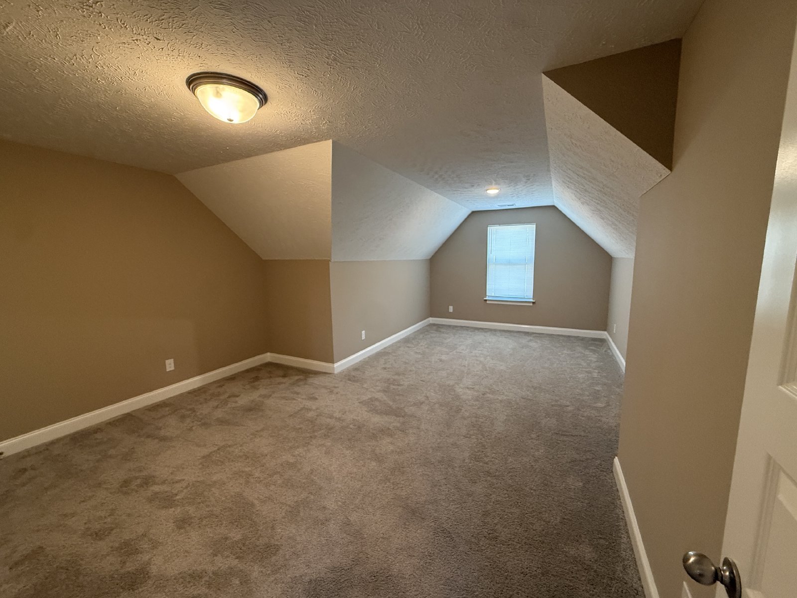 Like-New 4-Bedroom Home with 2-Car Garage in Christiana! property image