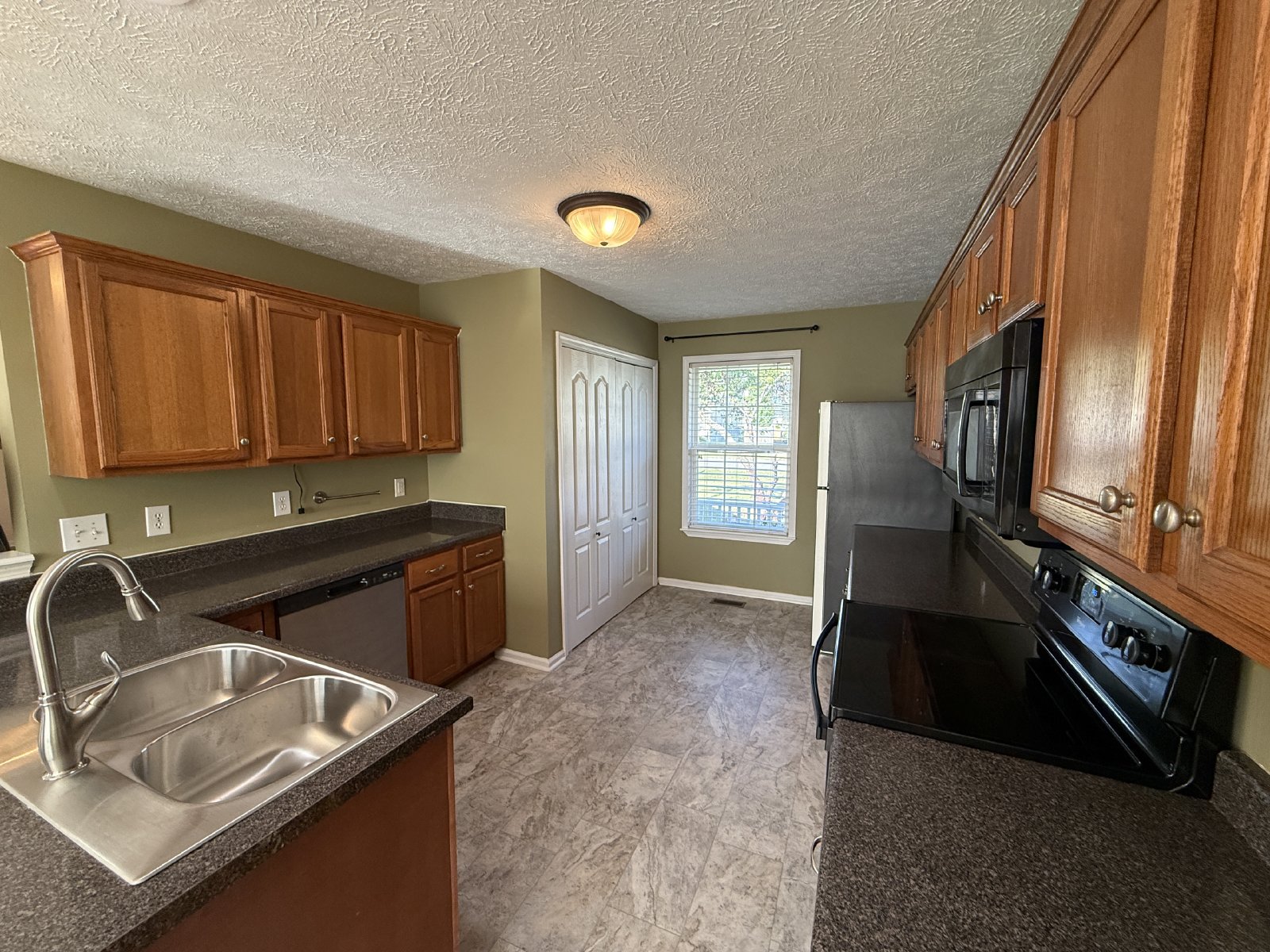 3-Bedroom Home with Huge Fenced Backyard & Heated/Cooled Garage! property image