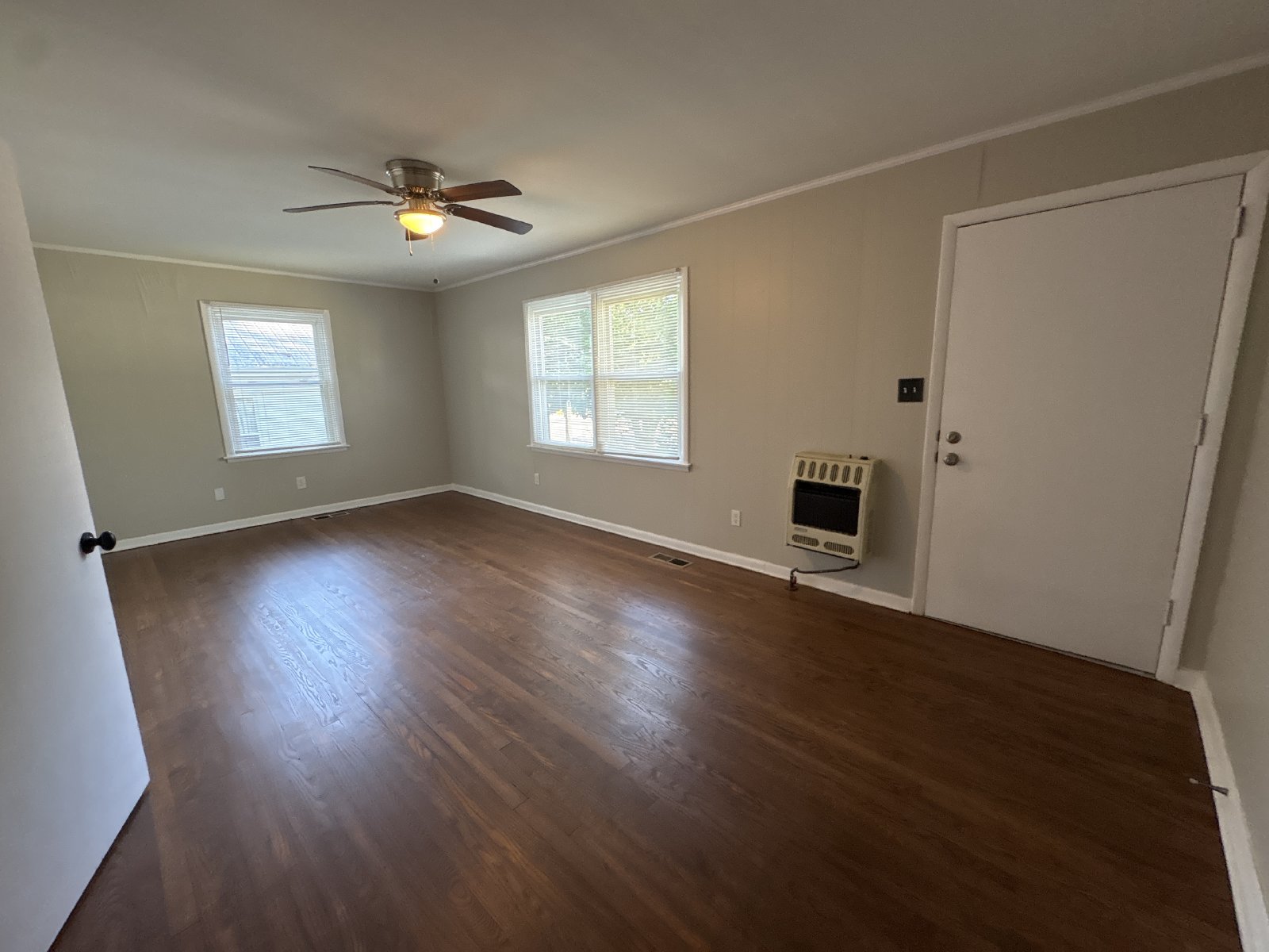 Adorable 1 Bedroom Apartment Walking Distance to the Winchester Square! property image