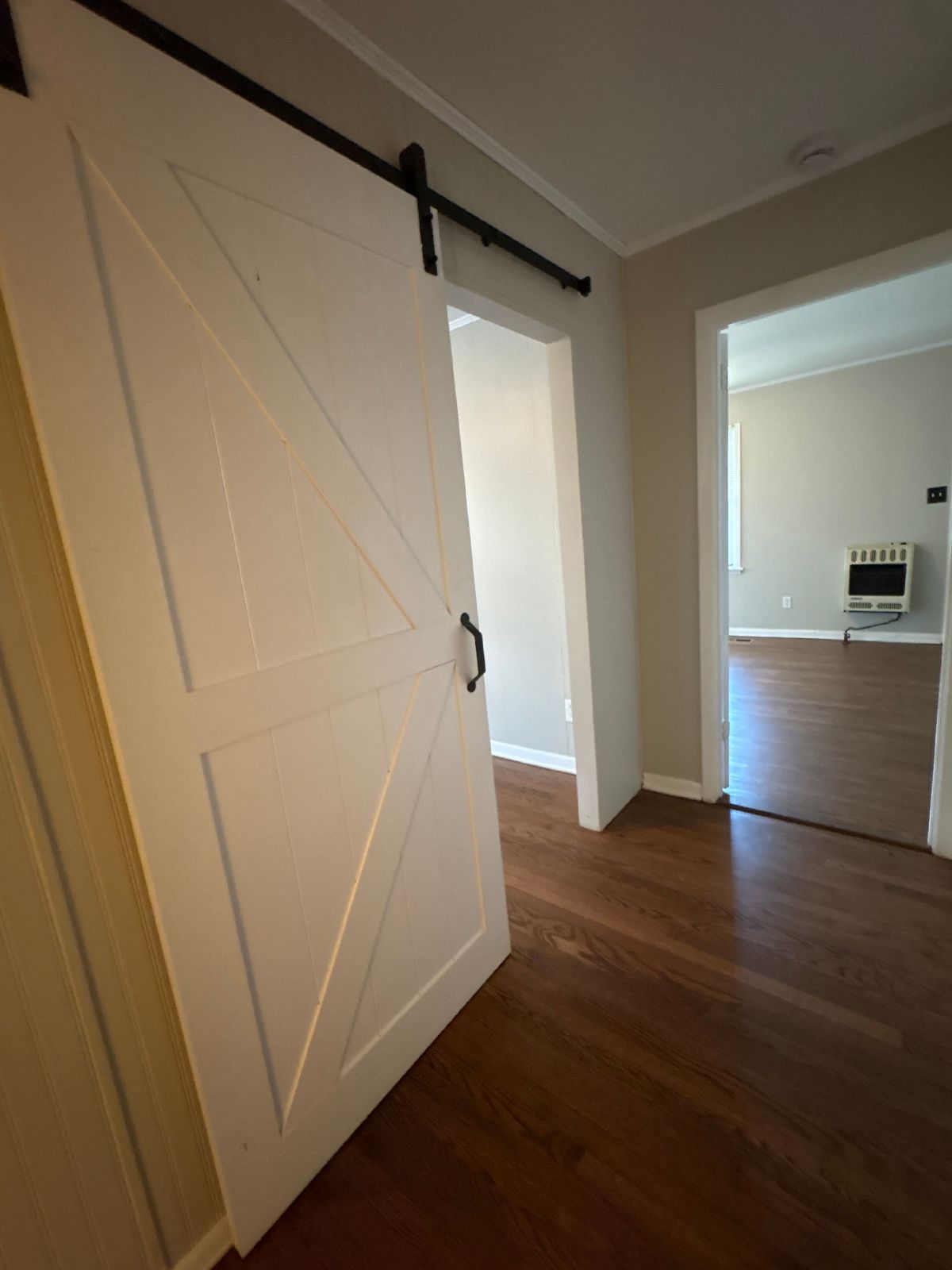 Adorable 1 Bedroom Apartment Walking Distance to the Winchester Square! property image