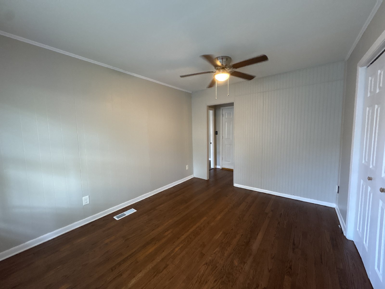 Adorable 1 Bedroom Apartment Walking Distance to the Winchester Square! property image