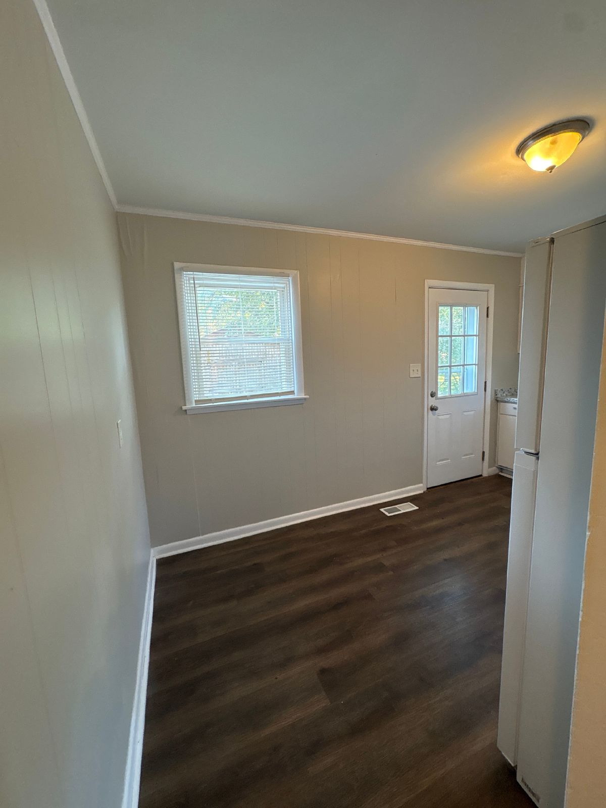 Adorable 1 Bedroom Apartment Walking Distance to the Winchester Square! property image