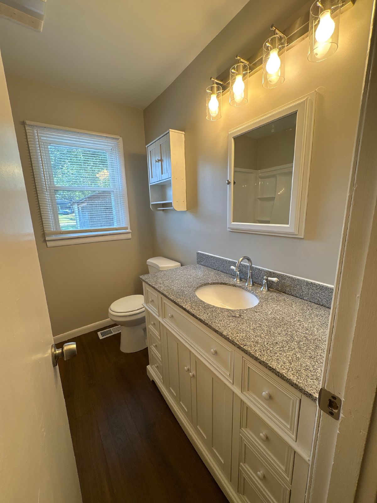 Adorable 1 Bedroom Apartment Walking Distance to the Winchester Square! property image