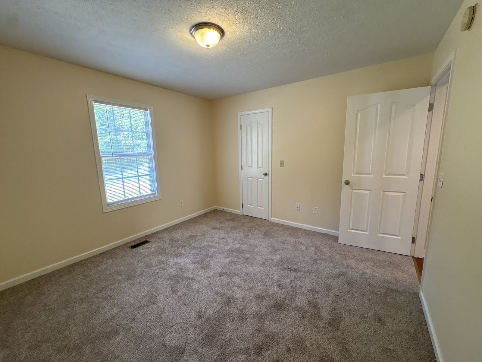 3 Bedroom Home in Manchester with Large Yard... property image