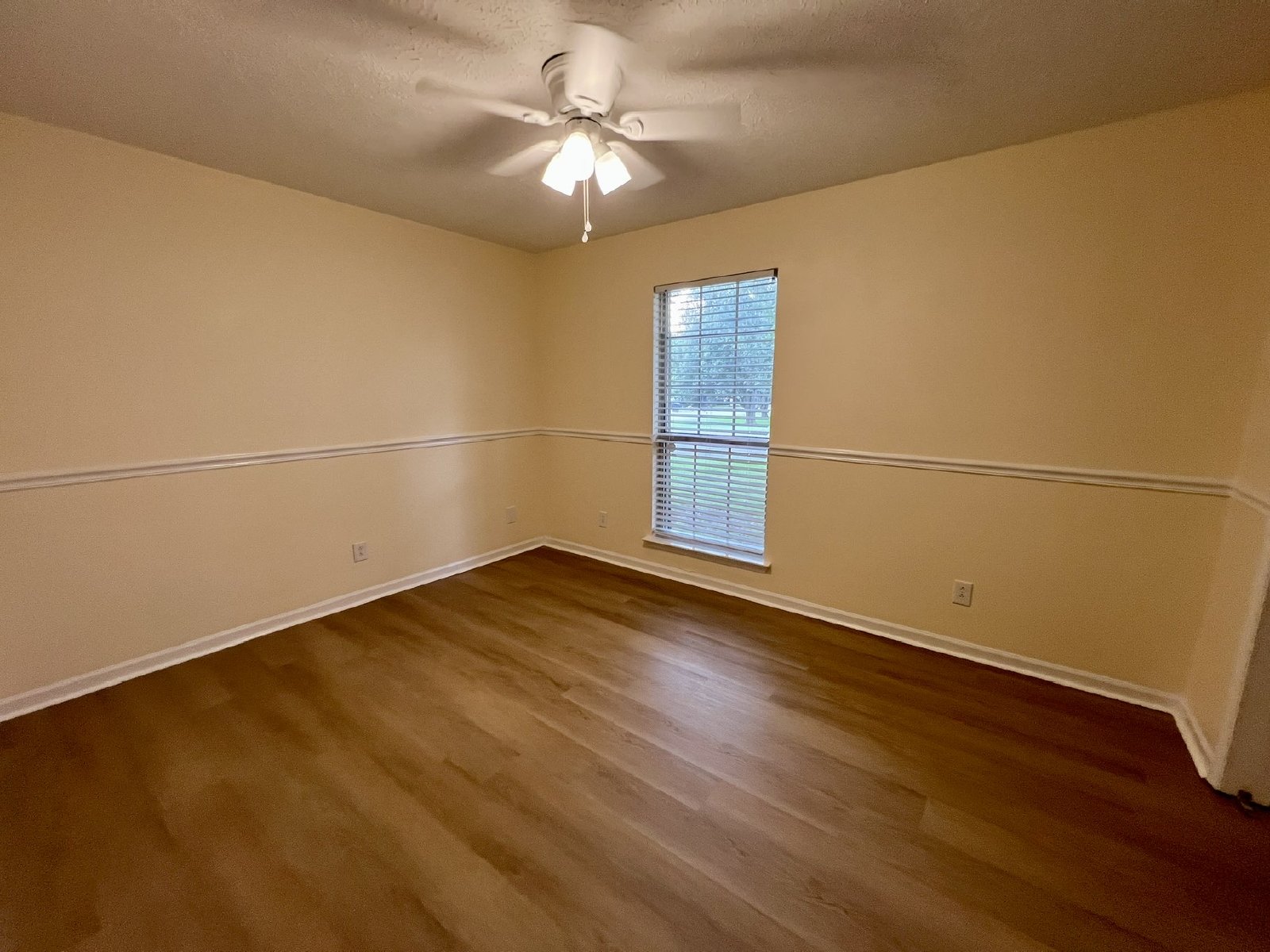 3 Bed/ 2 Bath Home, Corner Lot Near Riverdale, Storage Building property image