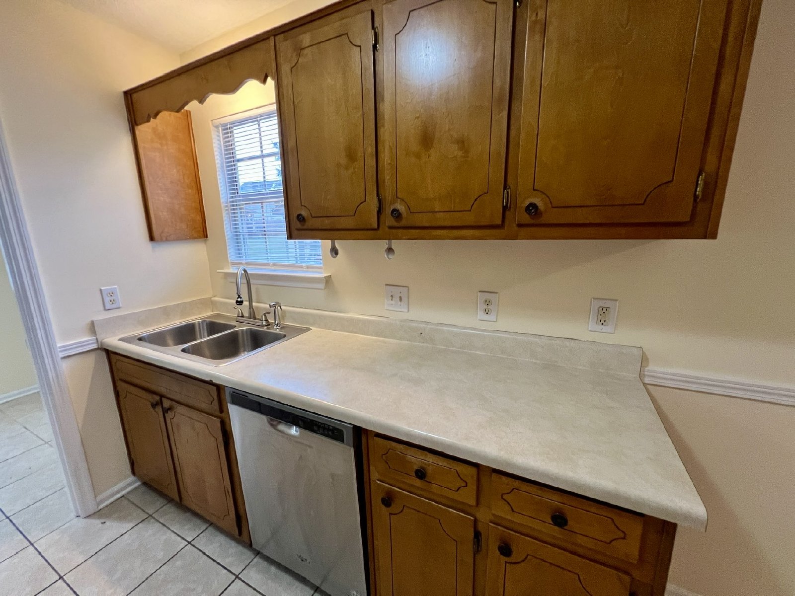 3 Bed/ 2 Bath Home, Corner Lot Near Riverdale, Storage Building property image