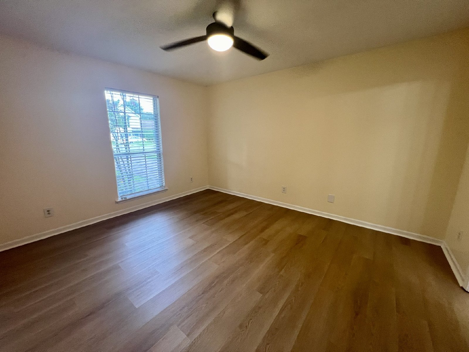 3 Bed/ 2 Bath Home, Corner Lot Near Riverdale, Storage Building property image