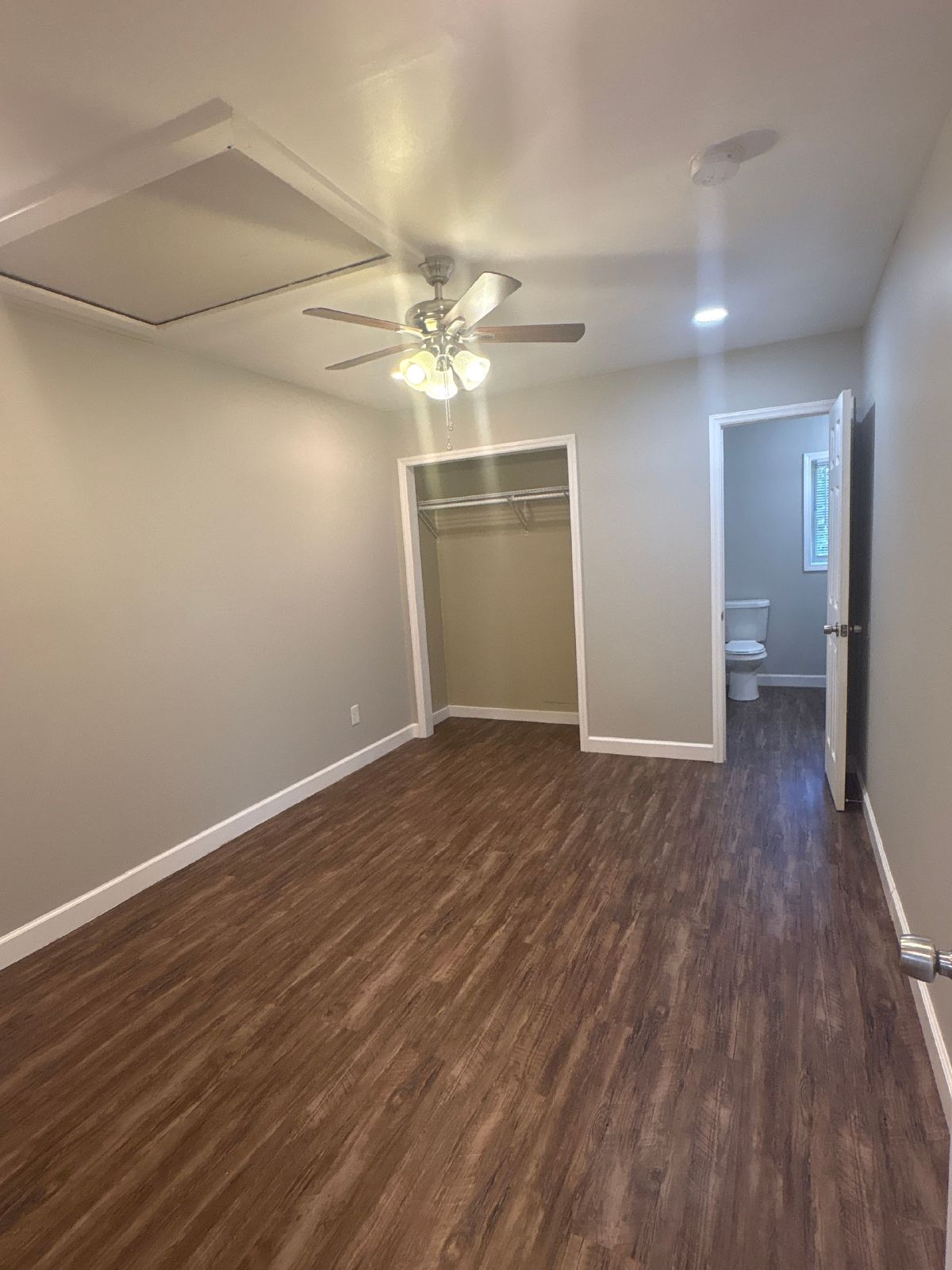Bright & Charming 1 Bedroom Apartment Close to the Square... property image