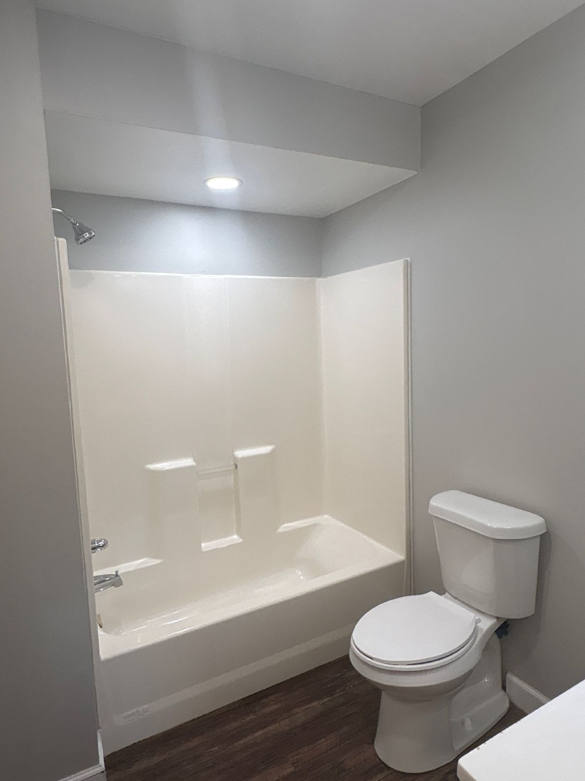 Bright & Charming 1 Bedroom Apartment Close to the Square... property image