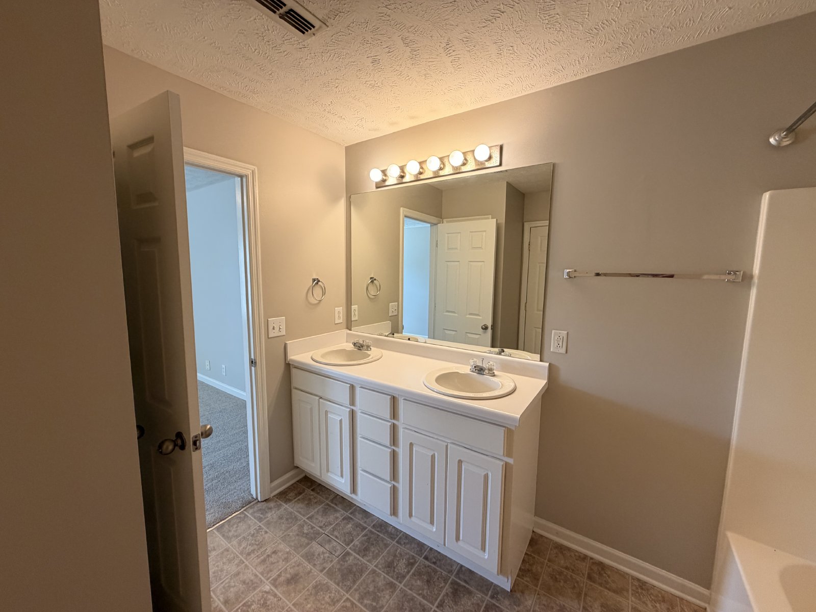 1/2 Off First Motnh's Rent! 3BR 2.5B Home + Office/Study & BONUS ROOM located in Murfreesboro property image