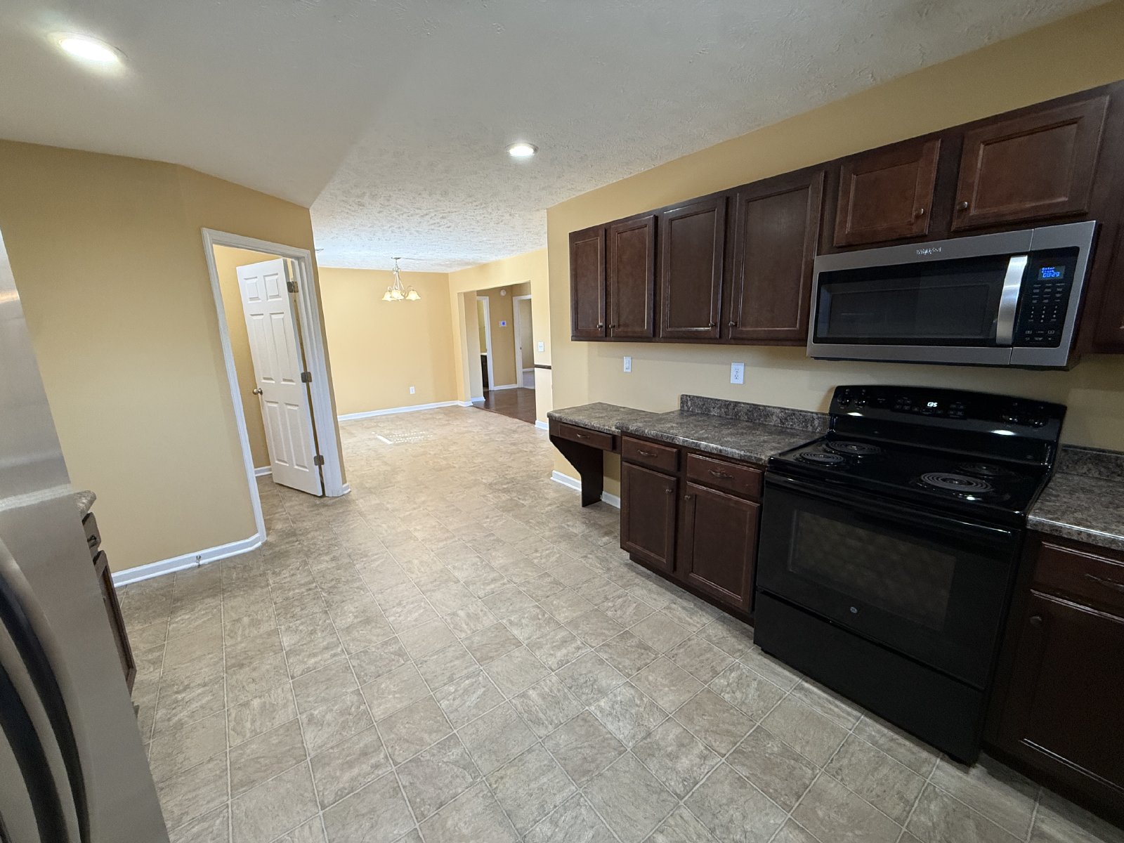 Spacious 3-Bedroom Home with Vaulted Ceilings & Two-Car Garage! property image