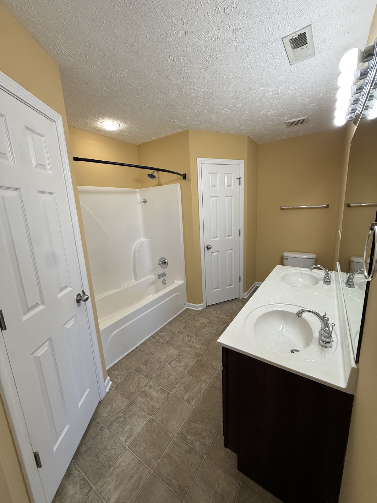 Spacious 3-Bedroom Home with Vaulted Ceilings & Two-Car Garage! property image