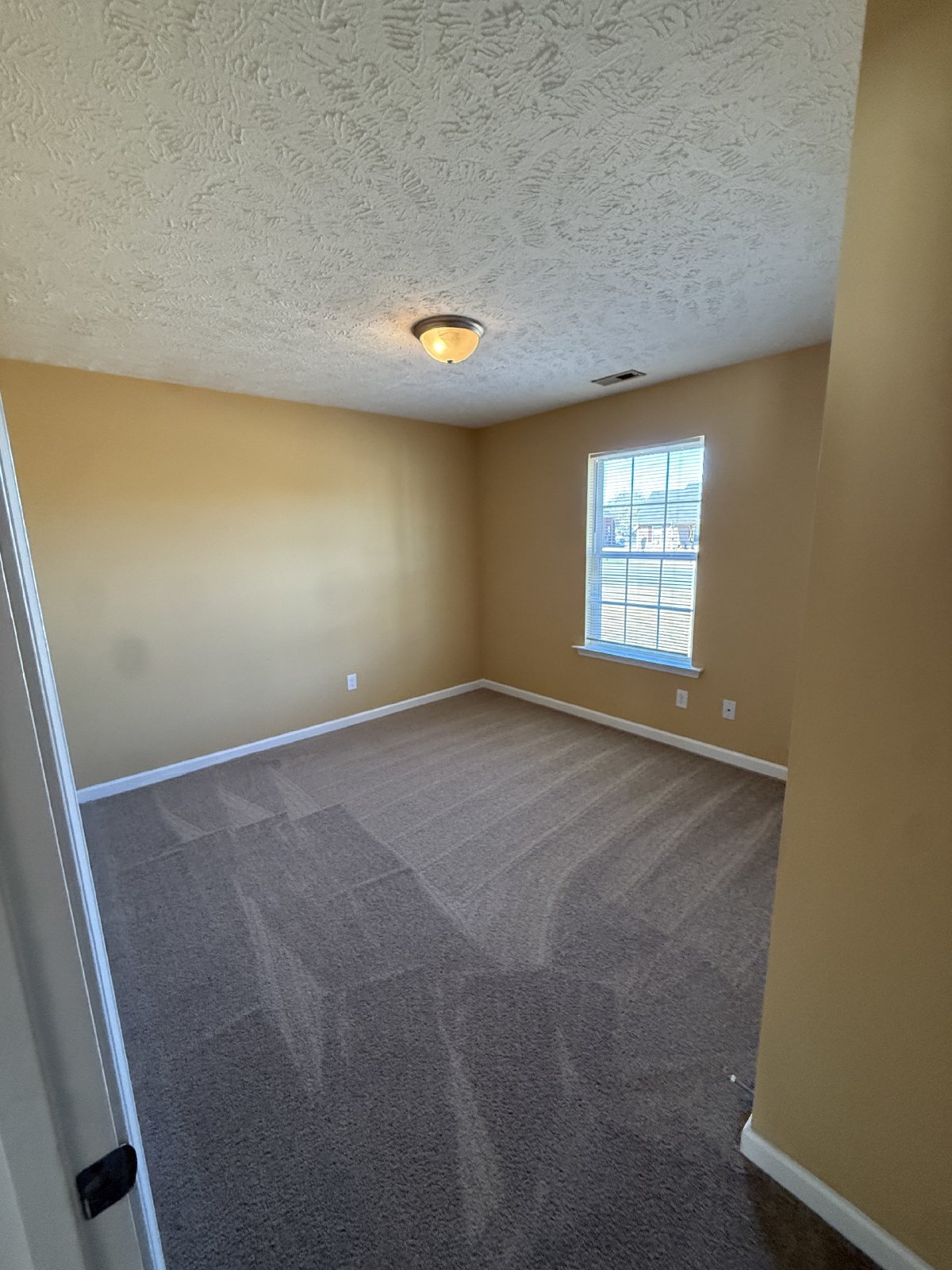 Spacious 3-Bedroom Home with Vaulted Ceilings & Two-Car Garage! property image