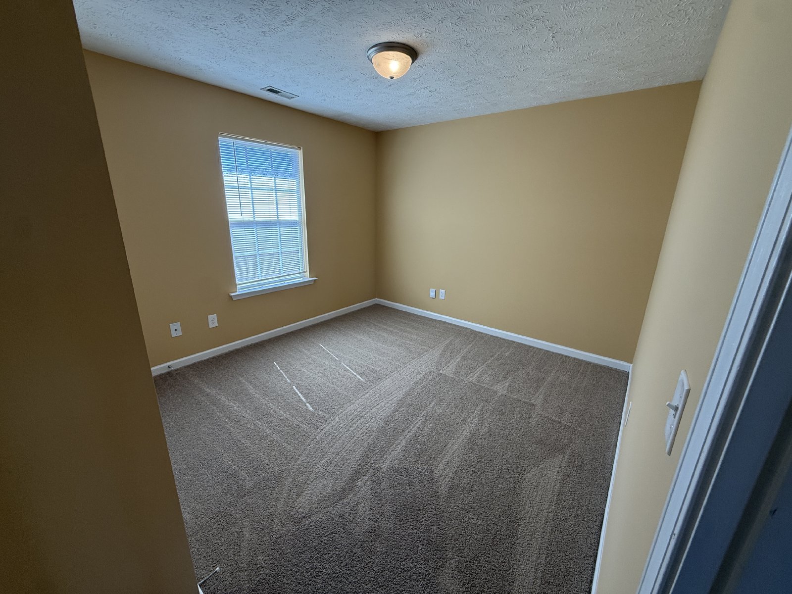 Spacious 3-Bedroom Home with Vaulted Ceilings & Two-Car Garage! property image